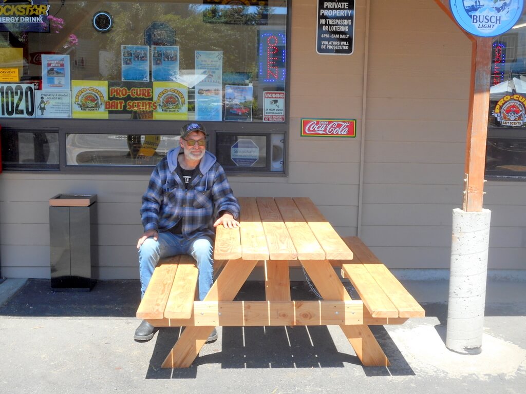Hebo Deli customer waiting for lunch