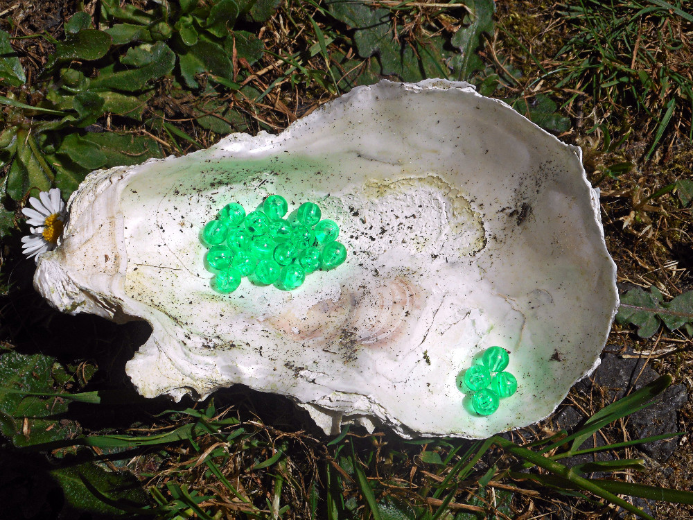 Bright green florescent steelhead spinner beads