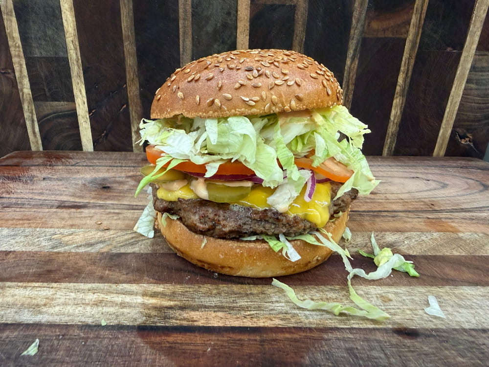 Yummy Hebo Deli Cheeseburger