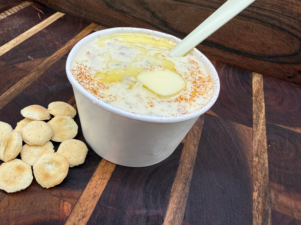 Hebo-Deli-warm-soup-and-crackers